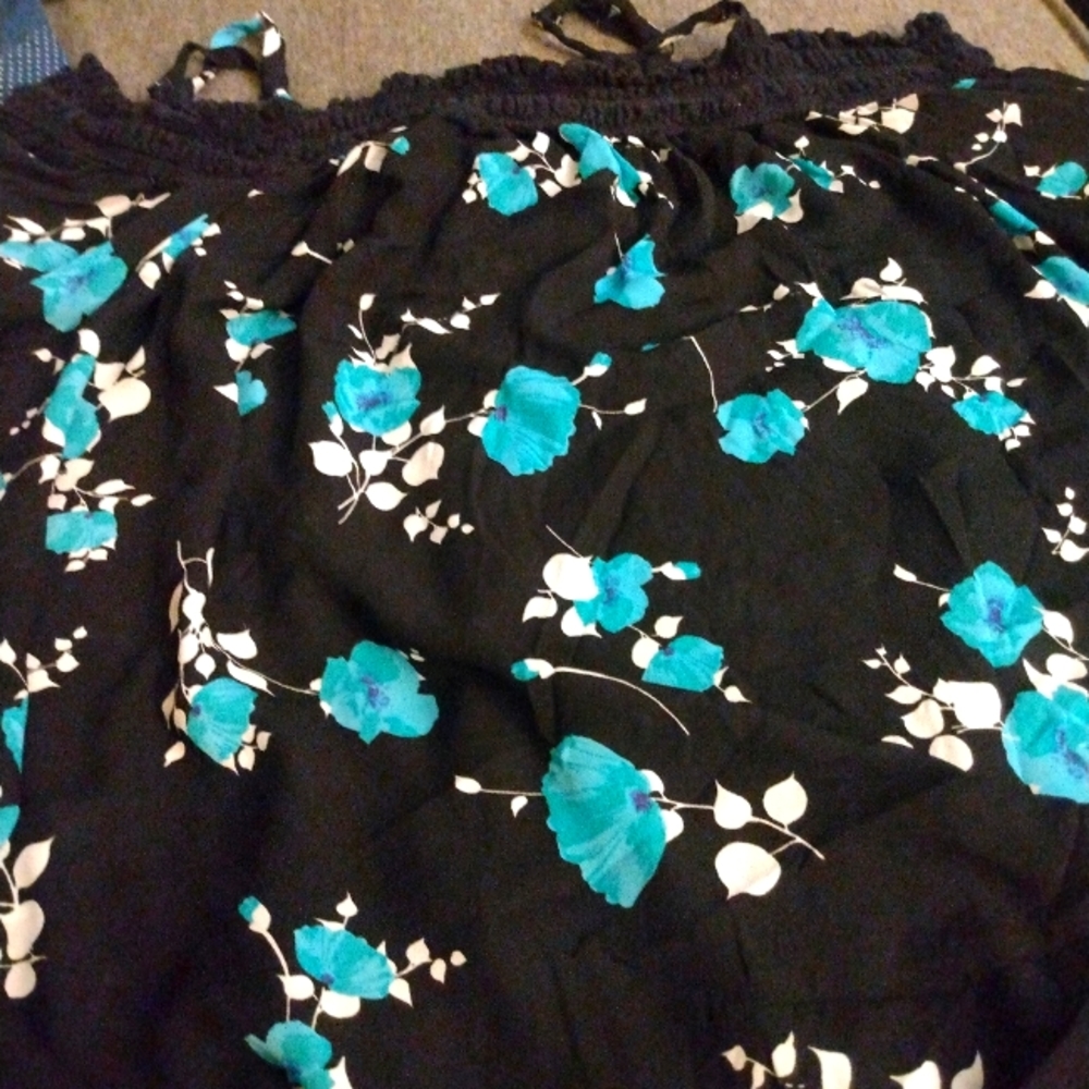 Black floral print cold shoulder top